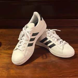 Adidas sneakers women’s 9